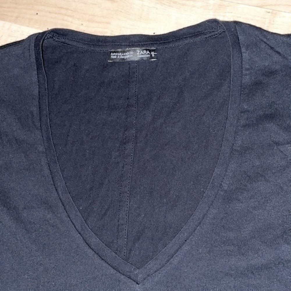 Zara basic T-shirt tee V-neck square hem size S gently preloved - Picture 4 of 7